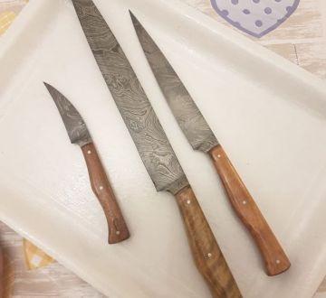 Coltelli da cucina con lama damascata